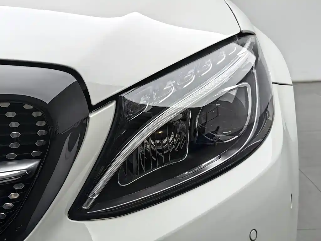Mercedes-Benz C-Class — миниатюра 7