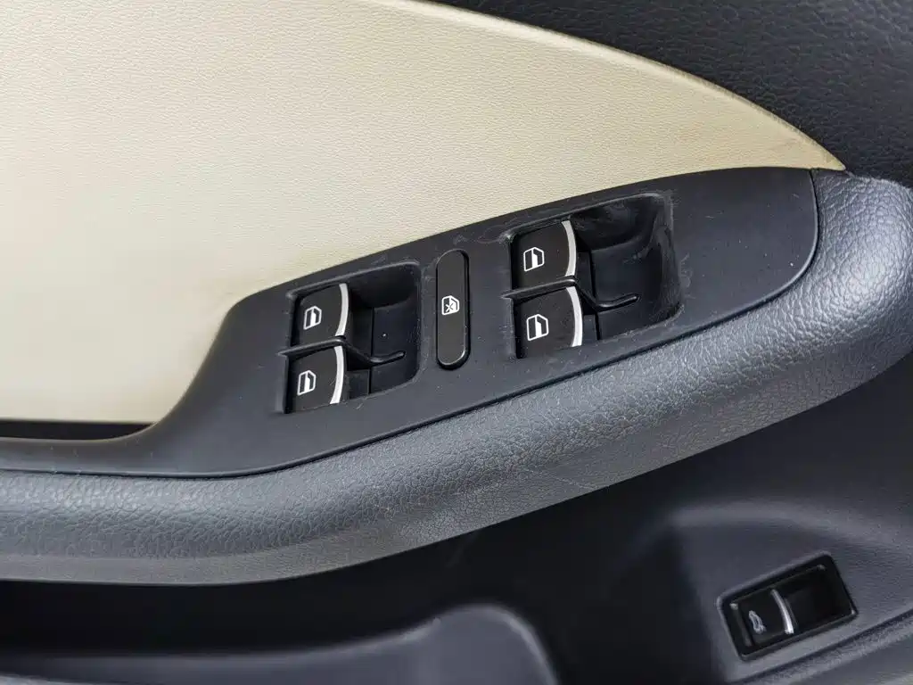 Volkswagen Sagitar — миниатюра 9