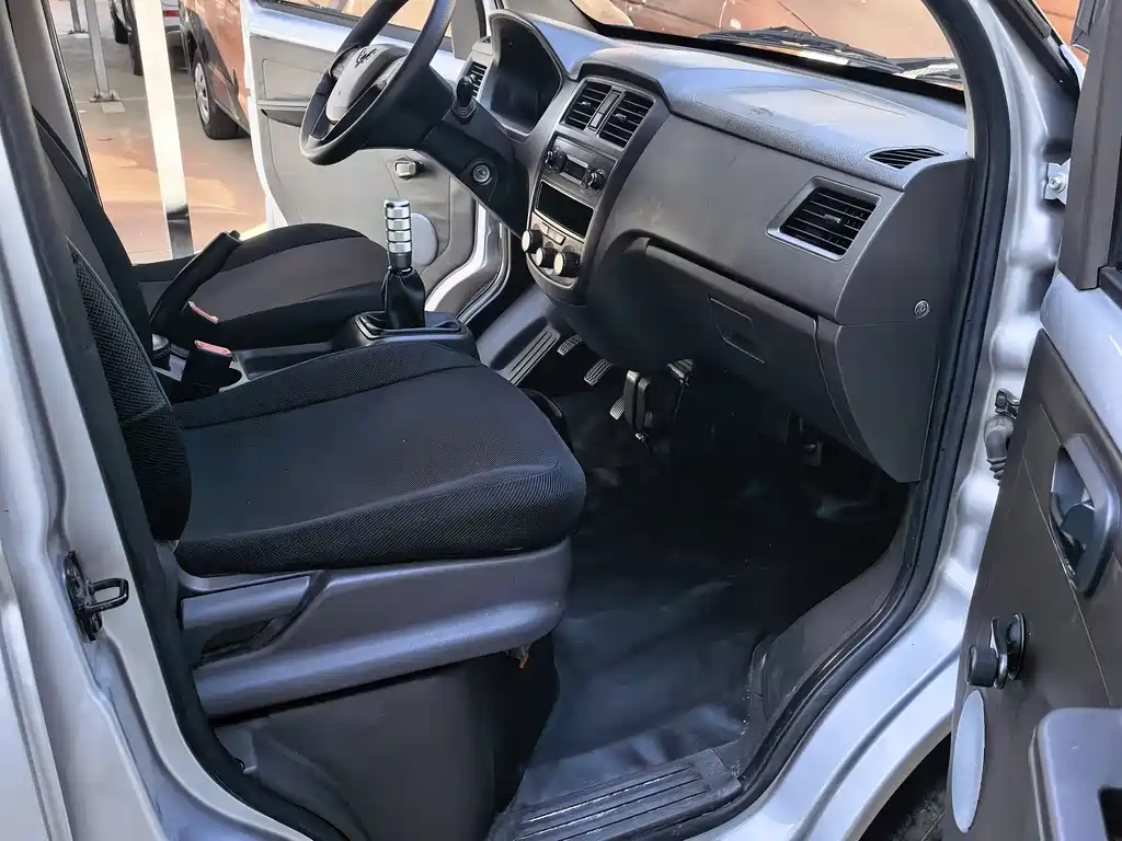 Wuling Rongguang S — миниатюра 9