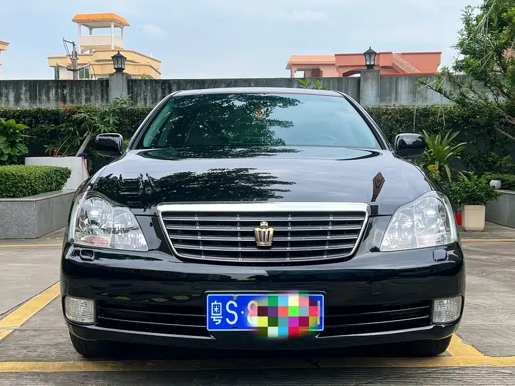 Toyota Crown — миниатюра 2