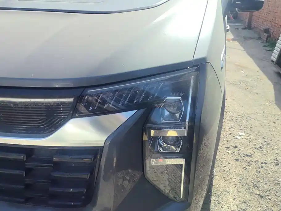 Sinotruk Vangard V — миниатюра 5