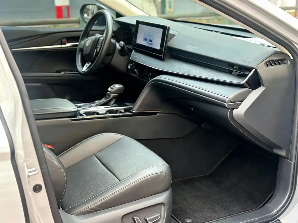 Toyota Camry — миниатюра 19