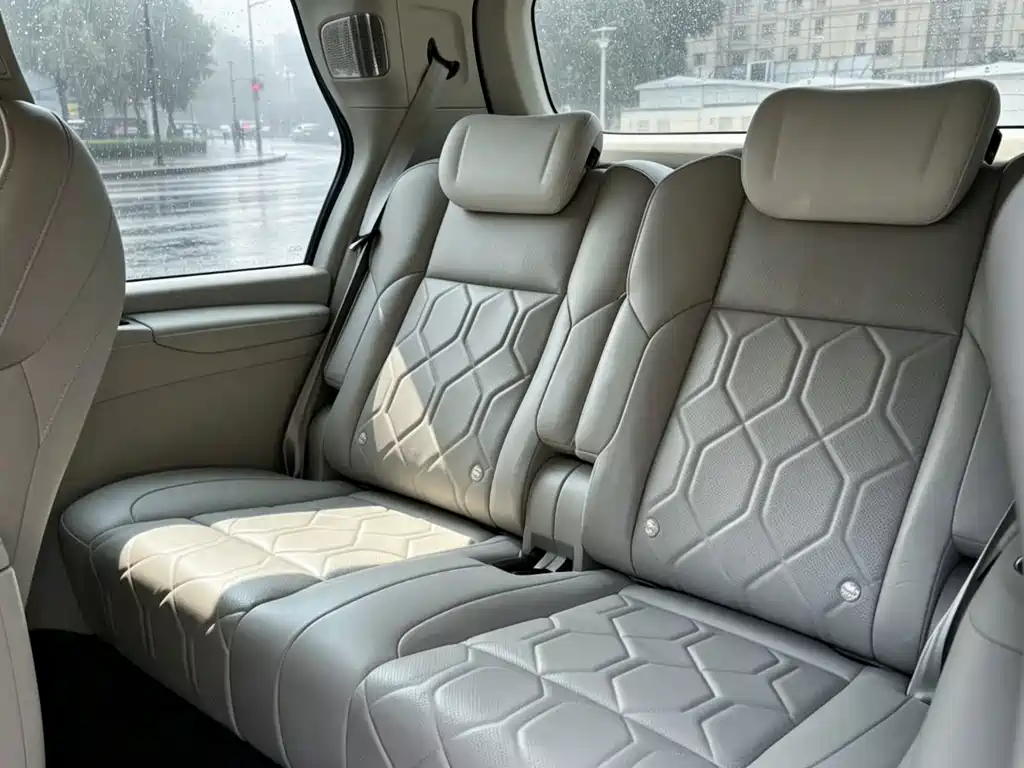 Volvo EM90 — миниатюра 9