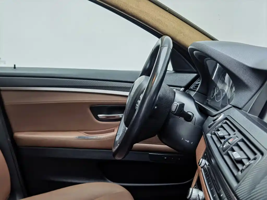BMW 5 Series — миниатюра 22