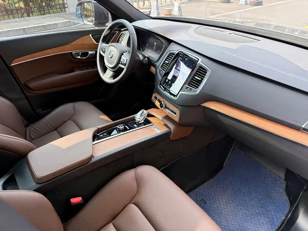 Volvo XC90 — миниатюра 10