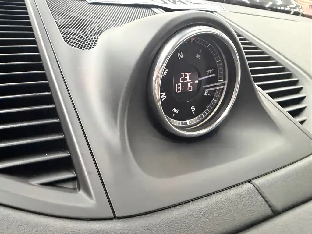 Porsche Macan — миниатюра 12