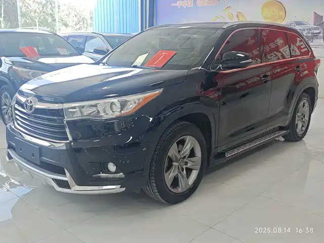 TOYOTA HIGHLANDER