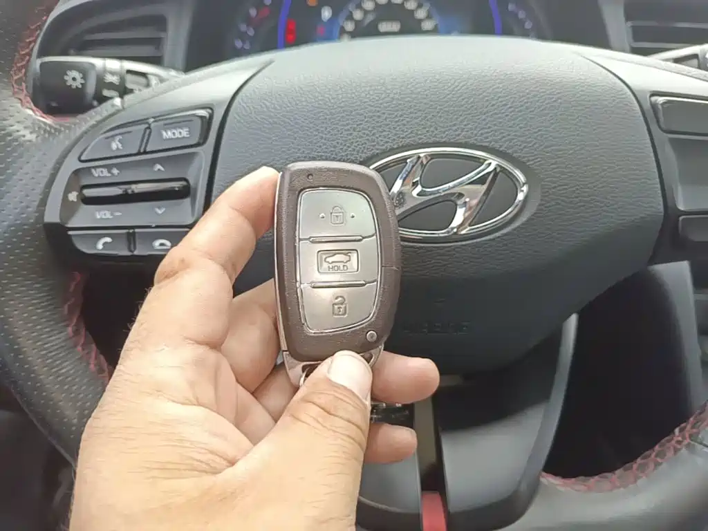 Hyundai Elantra — миниатюра 9