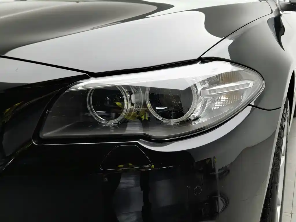 BMW 5 Series — миниатюра 7