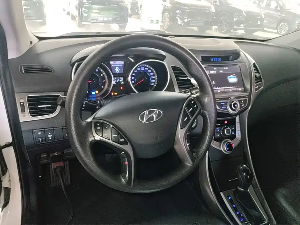 Hyundai Elantra Langdong — миниатюра 11