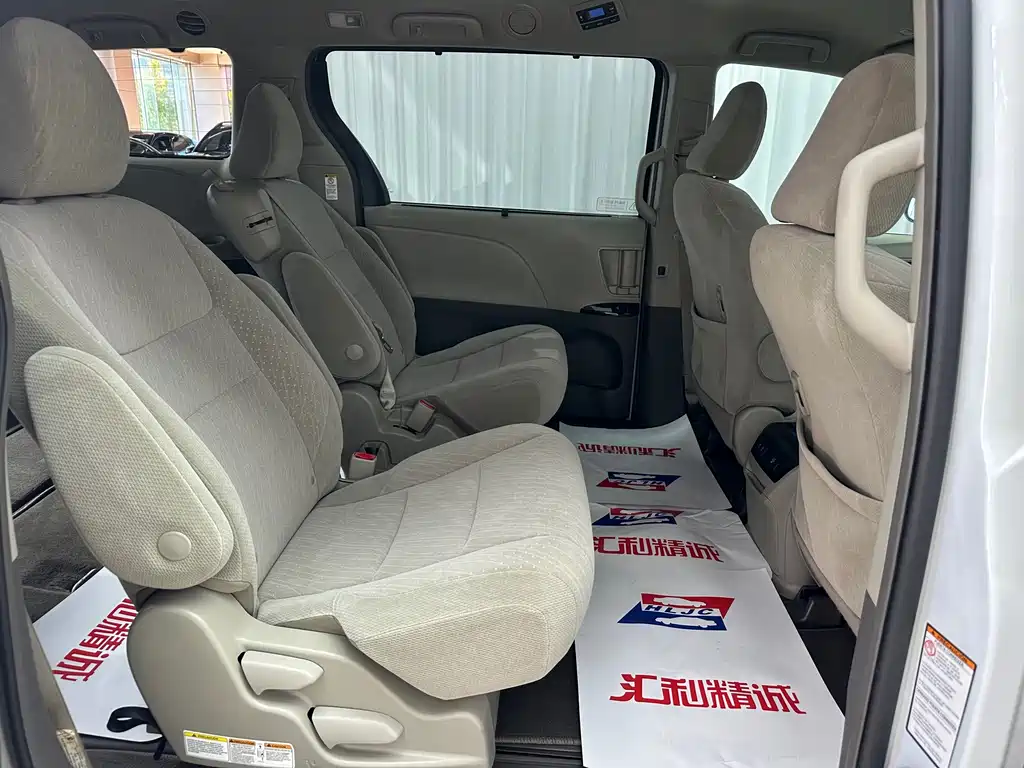 Toyota Sienna — миниатюра 17