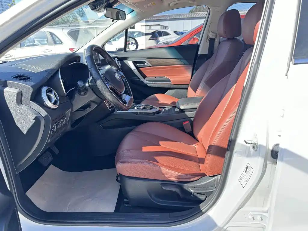 BAIC EU5 — миниатюра 6