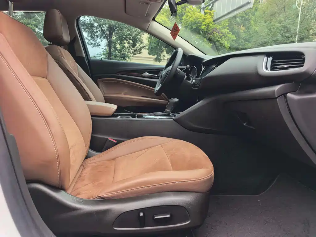 Buick Regal — миниатюра 10
