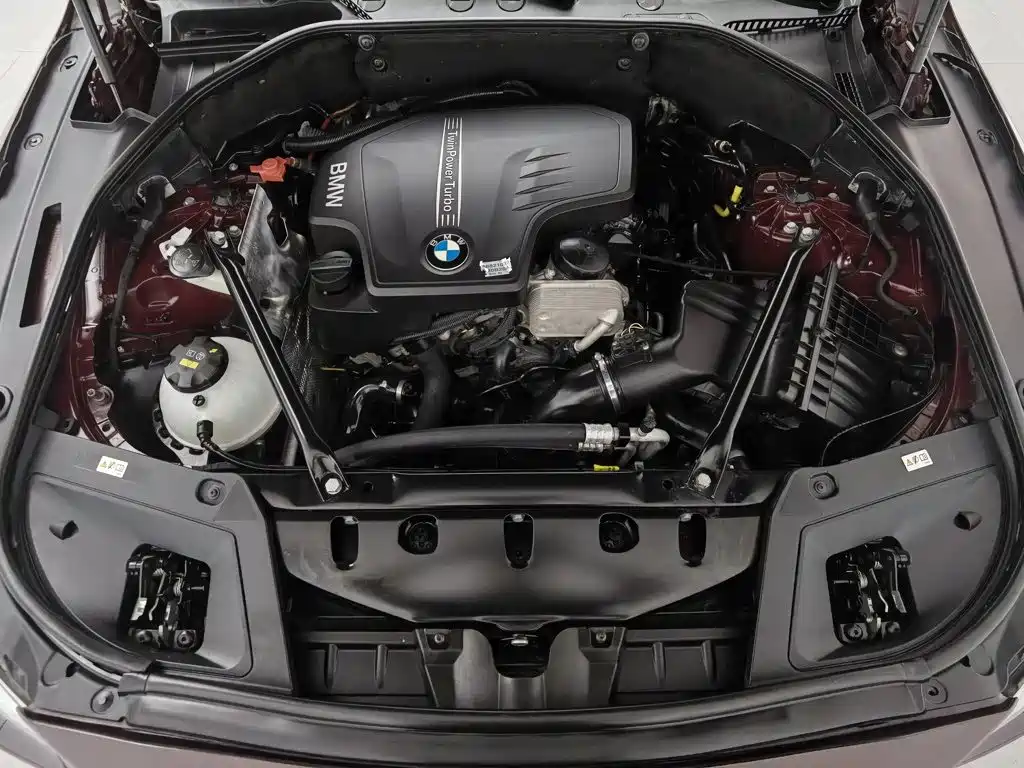 BMW 5 Series GT 5 GT 2014 528i Lead