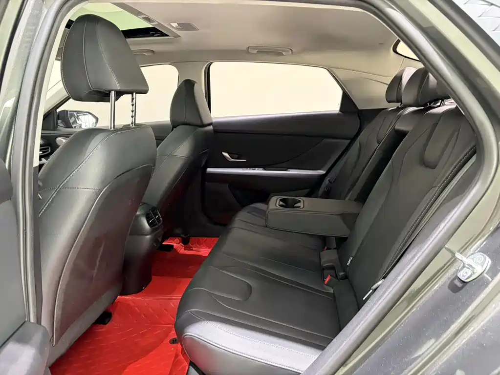 Hyundai Elantra — миниатюра 12