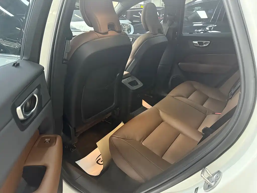 VOLVO XC60 PLUG IN HYBRID