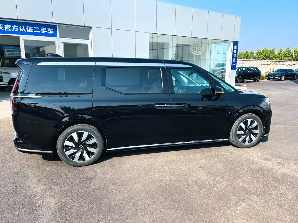 Volvo EM90 — миниатюра 7