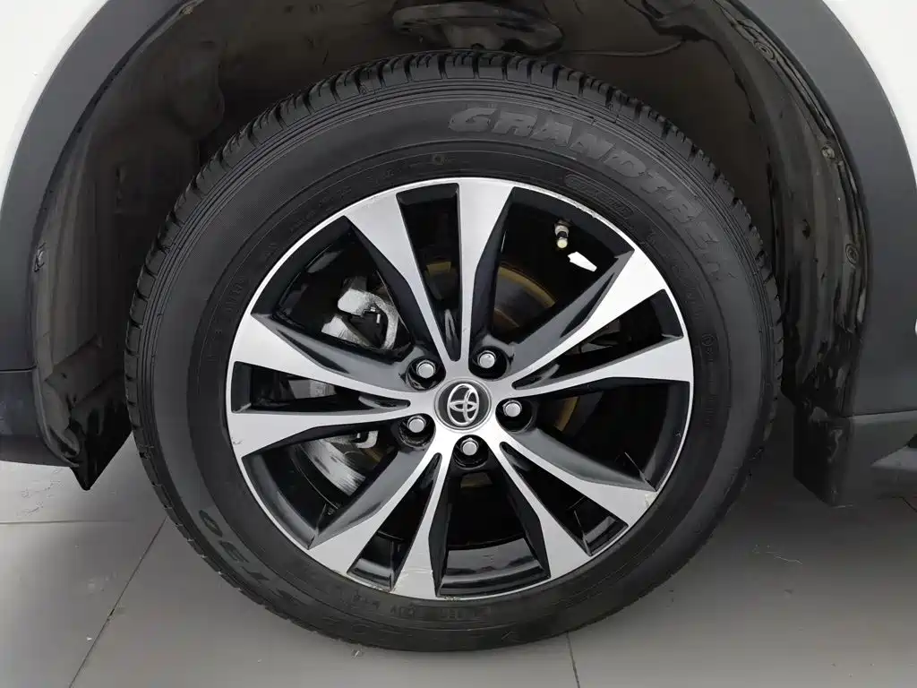 Toyota RAV4 — миниатюра 17