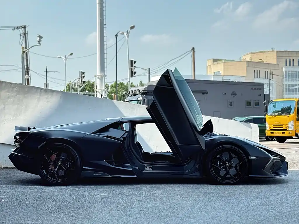 Lamborghini Revuelto 2023 6.5L PHEV Standard