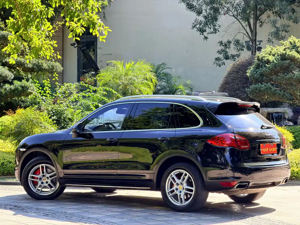 Porsche Cayenne — миниатюра 6