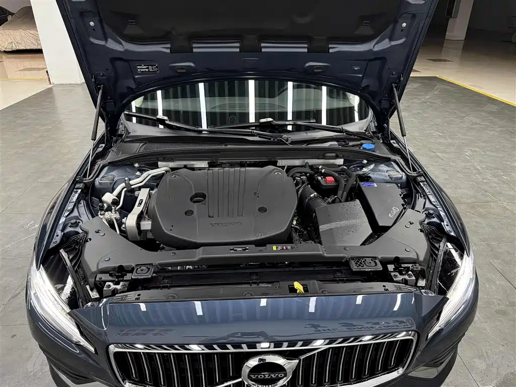 Volvo S60 2022 B4 Luxury