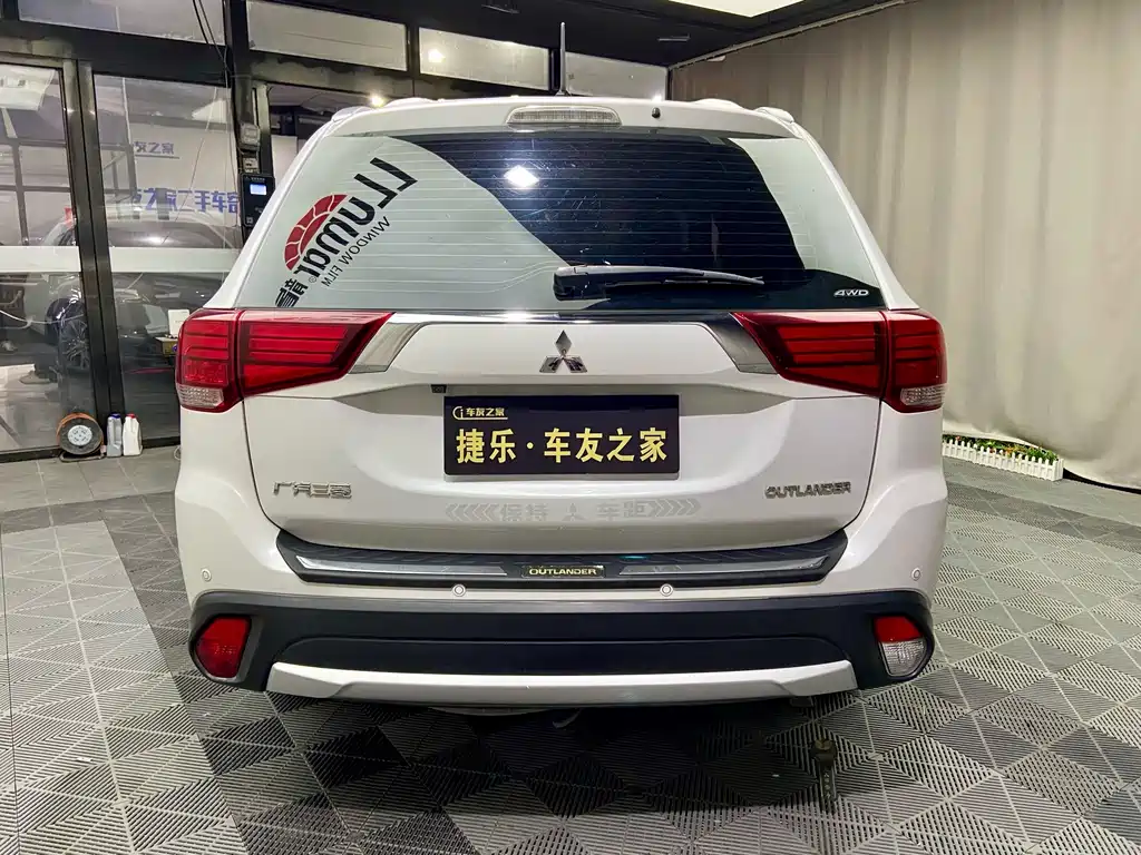 Mitsubishi Outlander — миниатюра 6