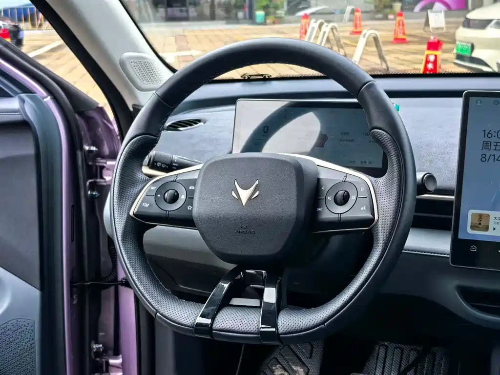 ARCFOX T1 - фото 2
