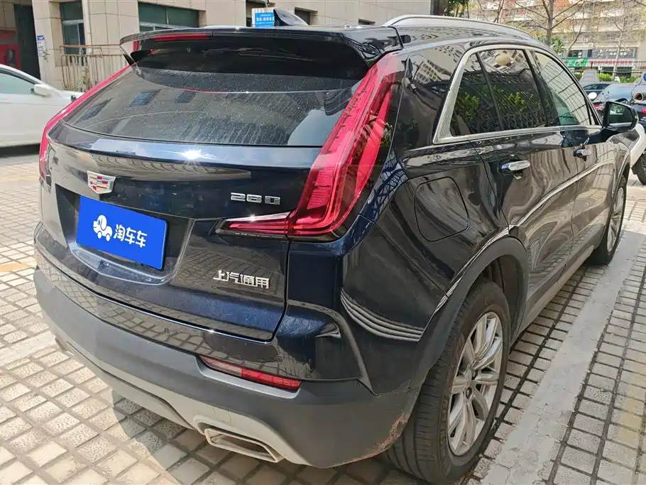 CADILLAC XT4
