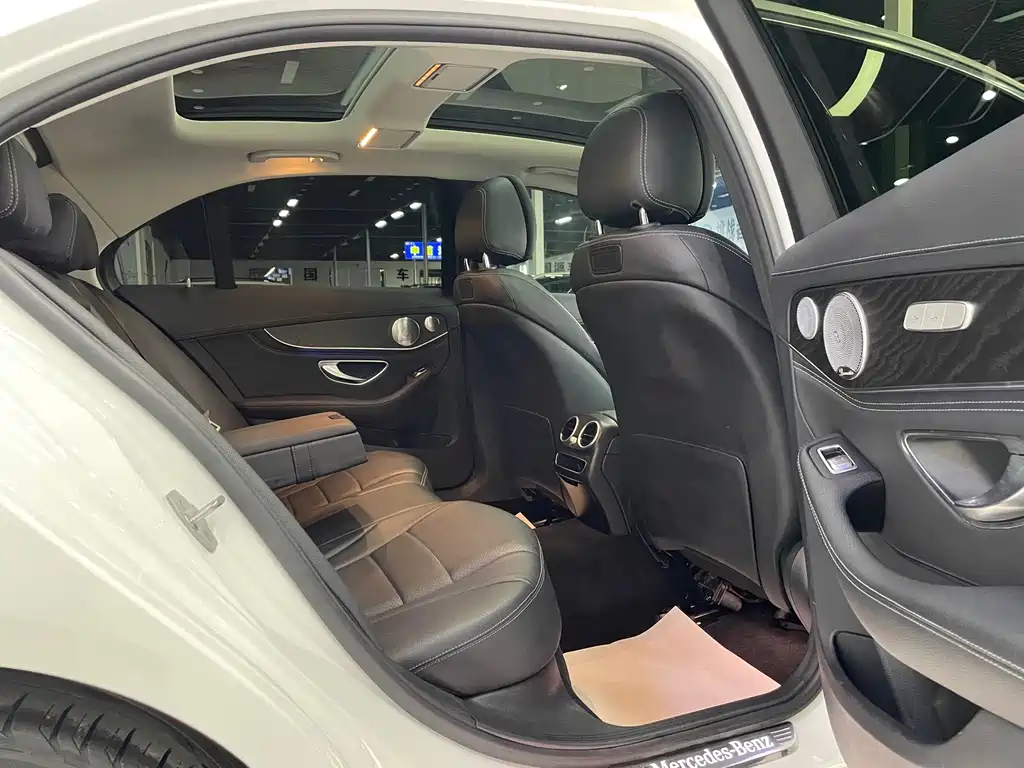 Mercedes-Benz C-Class — миниатюра 18