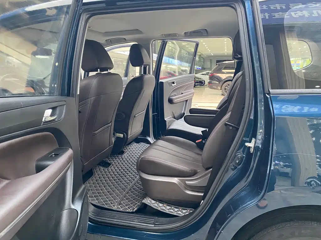 GAC M6 2019 270T AT Luxury （ мест） V