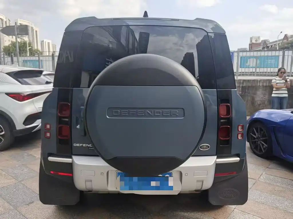 Land Rover Defender — миниатюра 3