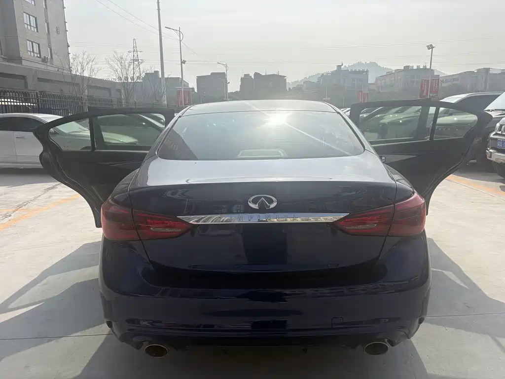 INFINITI Q50L