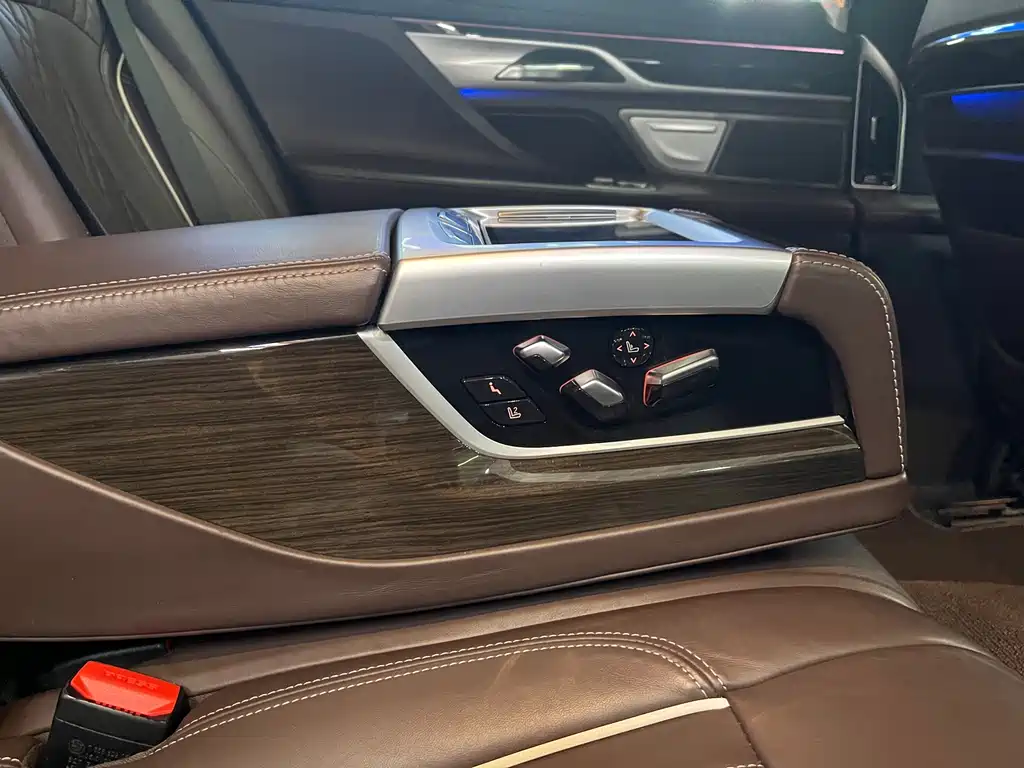BMW 7 Series — миниатюра 15