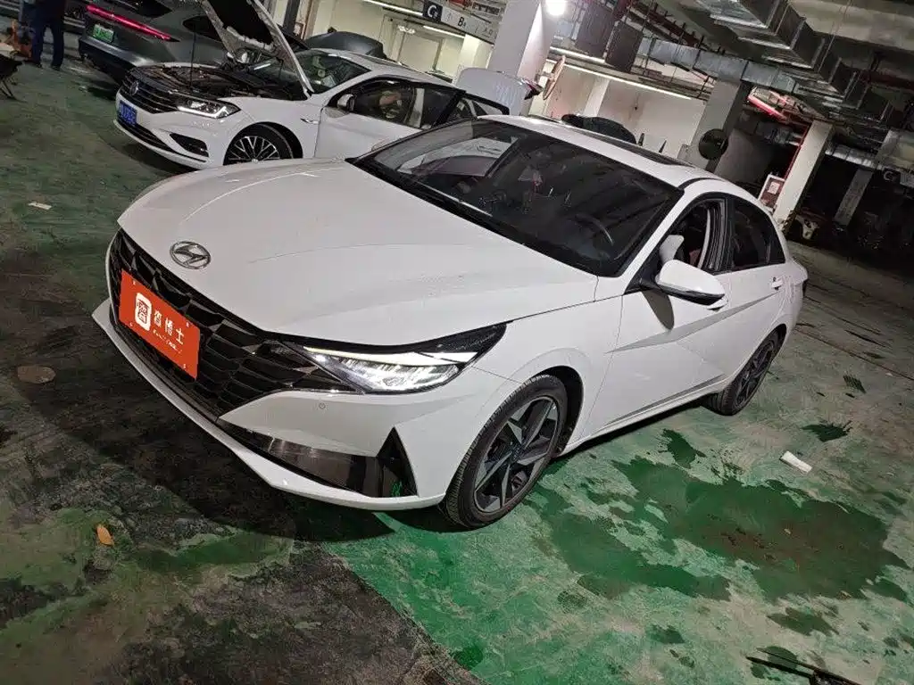 Купить Hyundai Elantra