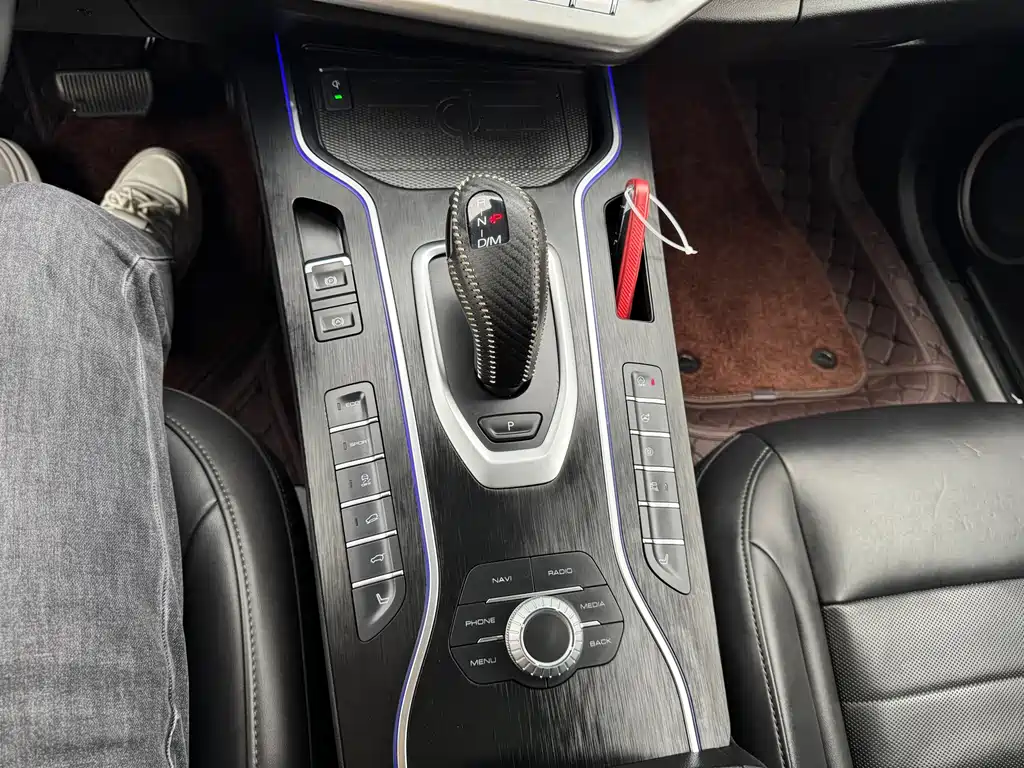 WEI PAI WEI BRAND VV7