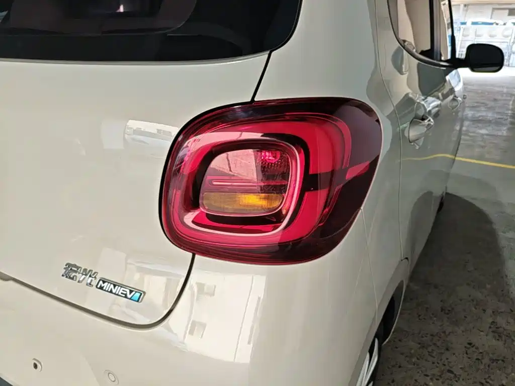 Wuling MINIEV — миниатюра 8