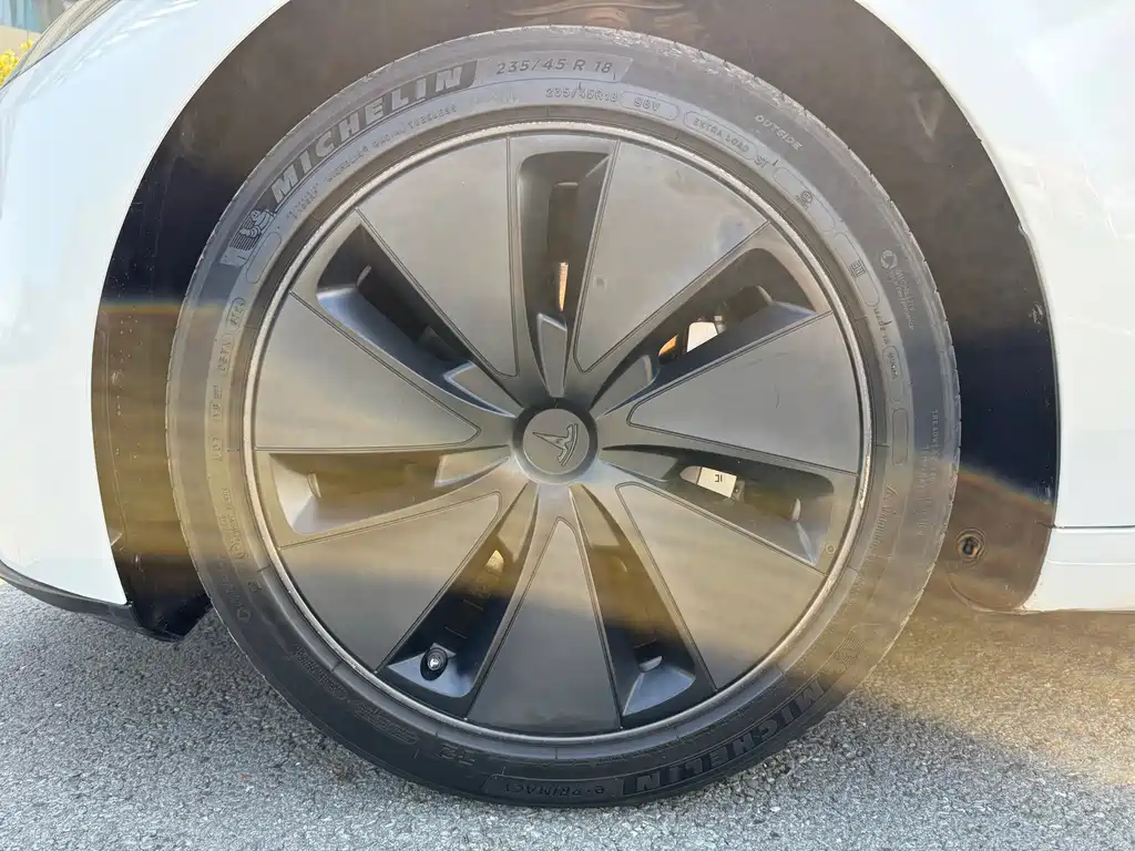 Tesla Model 3 — миниатюра 16