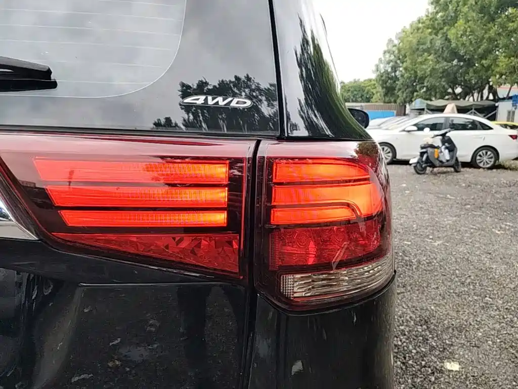 Mitsubishi Outlander 2018 2.4L Elite 5 мест