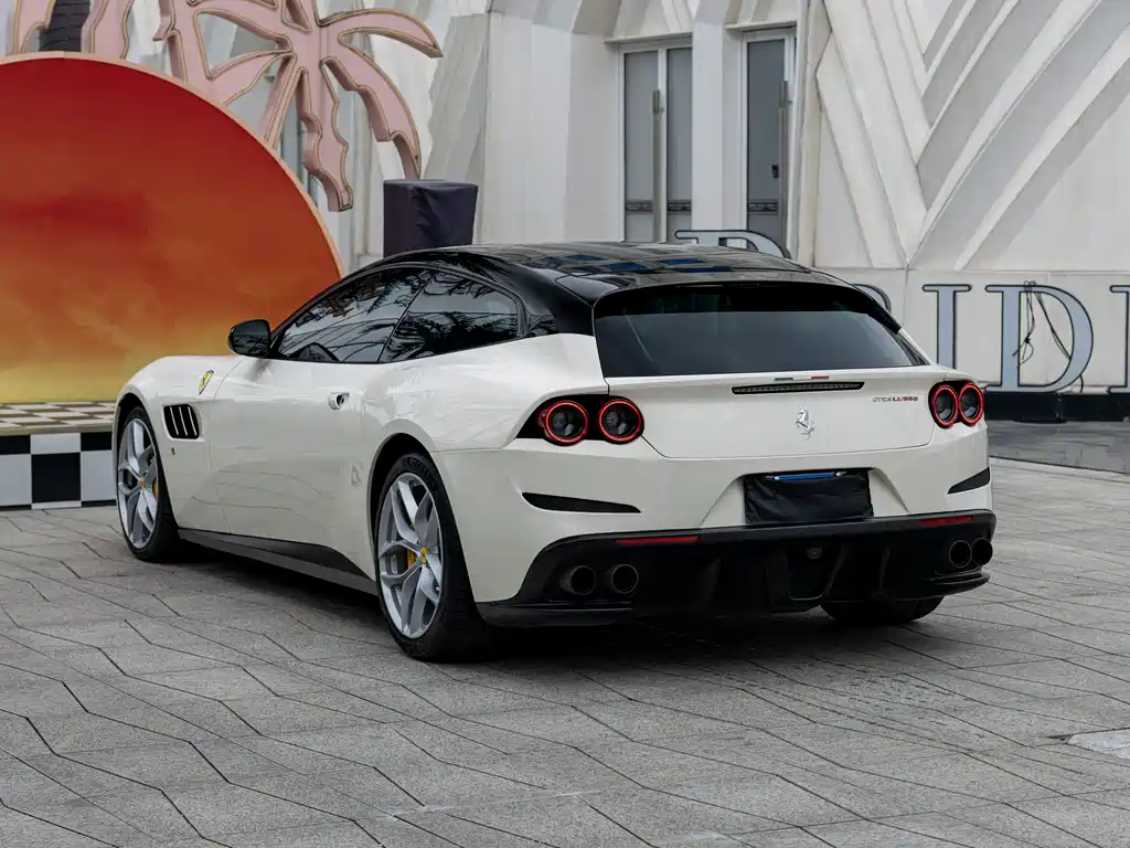 Ferrari GTC4Lusso 2016 6.3L V12