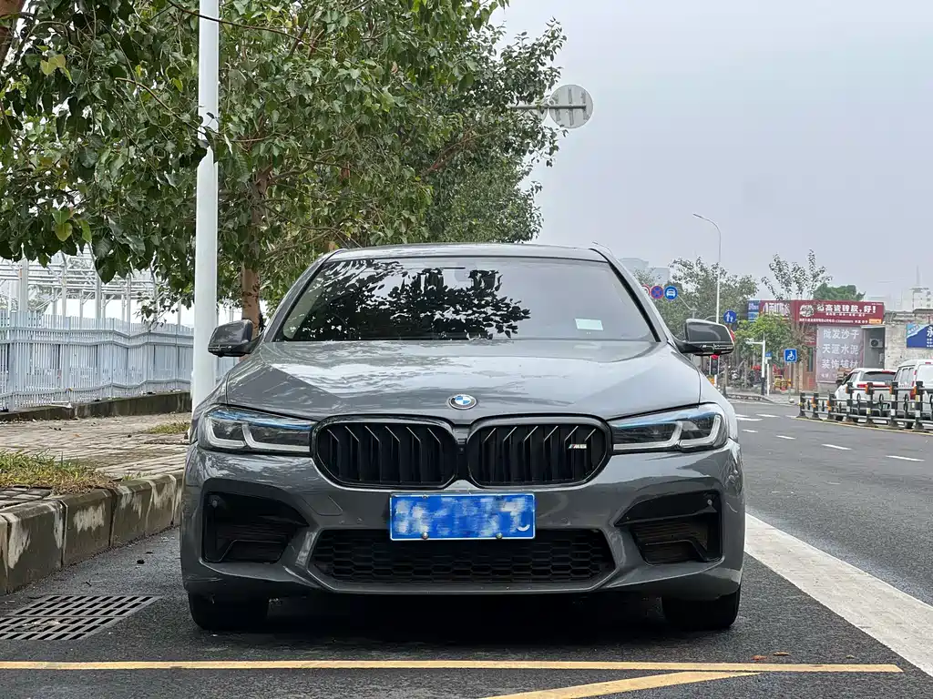 BMW 5 Series — миниатюра 11