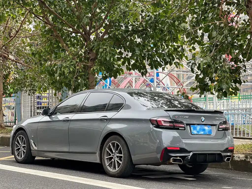 BMW 5 Series — миниатюра 16