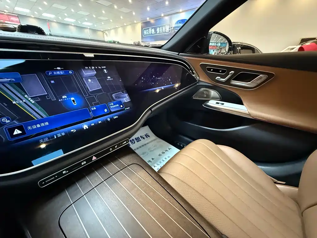 Mercedes-Benz E-Class — миниатюра 5