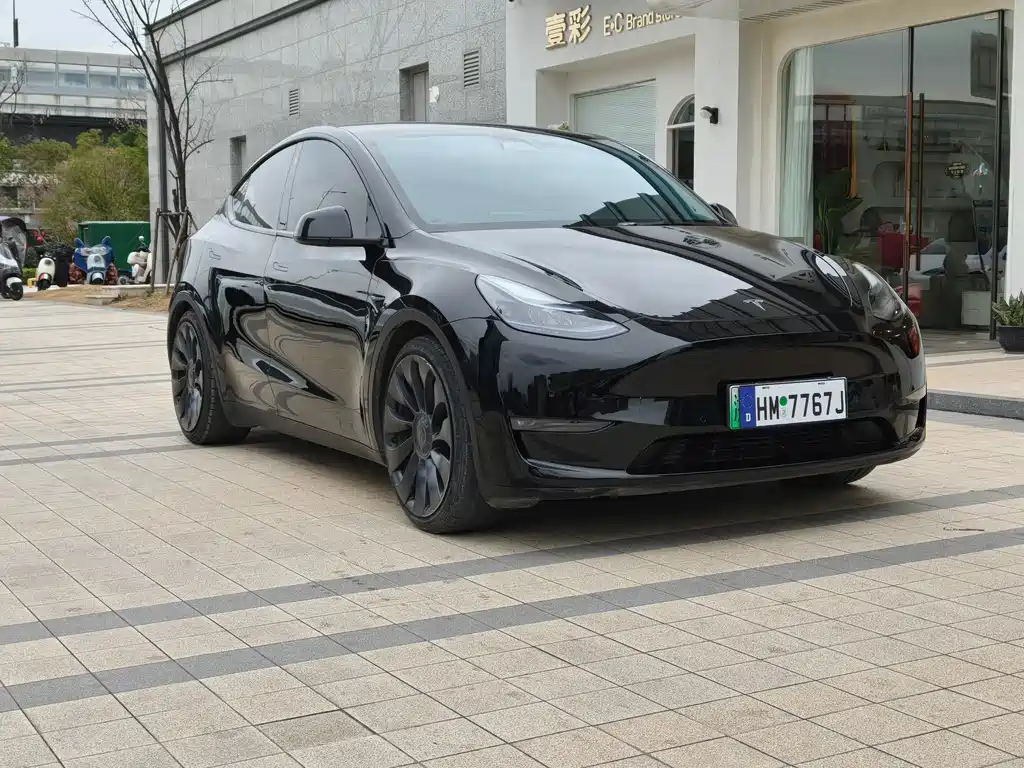TESLA MODEL Y