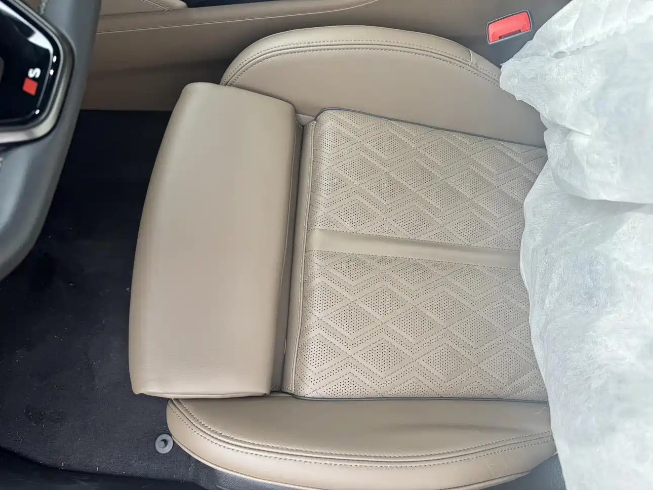 Audi Q5L id 4599570 из Китая 8
