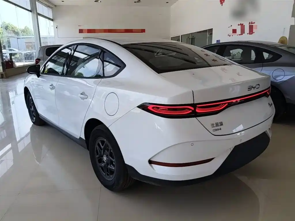 BYD Qin Plus PLUS 2025 DM-i Smart Drive 128KM