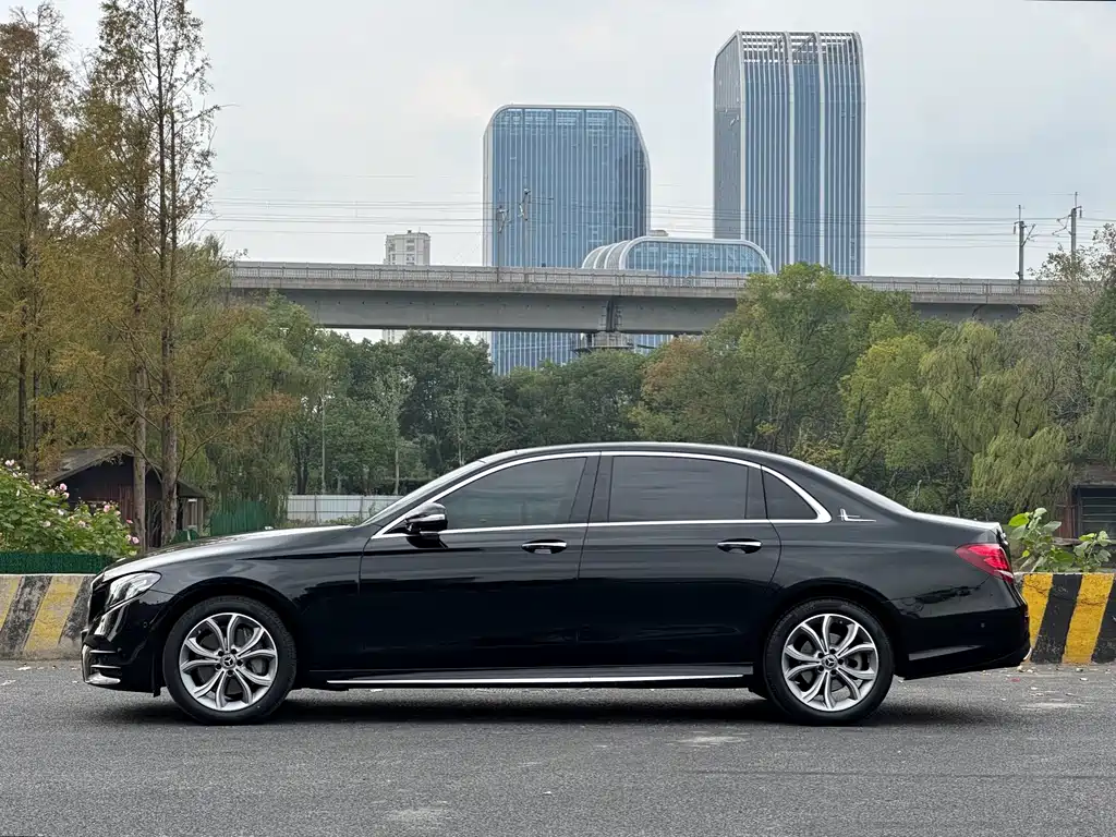 Mercedes-Benz E-Class — миниатюра 4