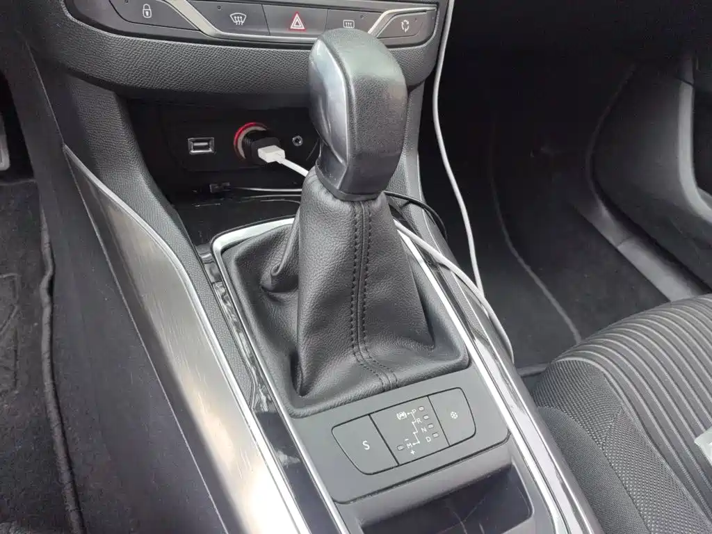 Peugeot 408 — миниатюра 15