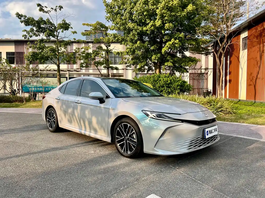 Toyota Camry — миниатюра 25