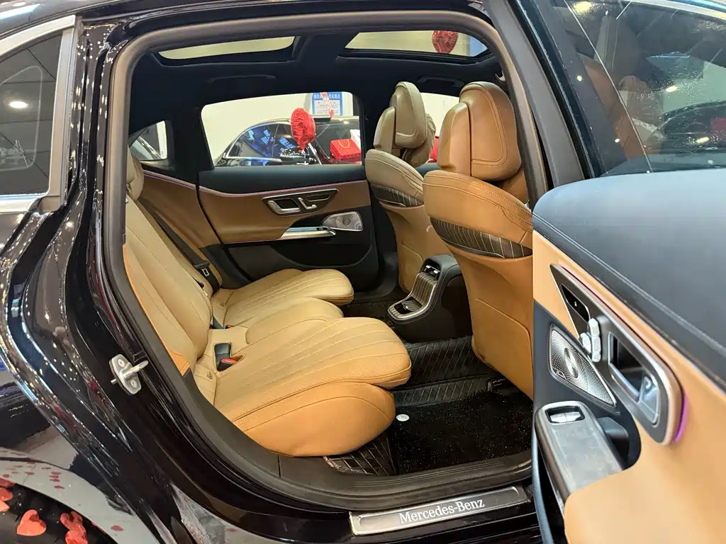 Mercedes-Benz E-Class — миниатюра 8
