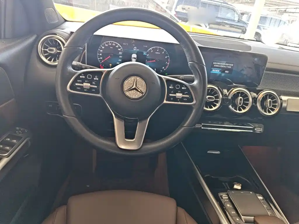 Mercedes-Benz GLB — миниатюра 11